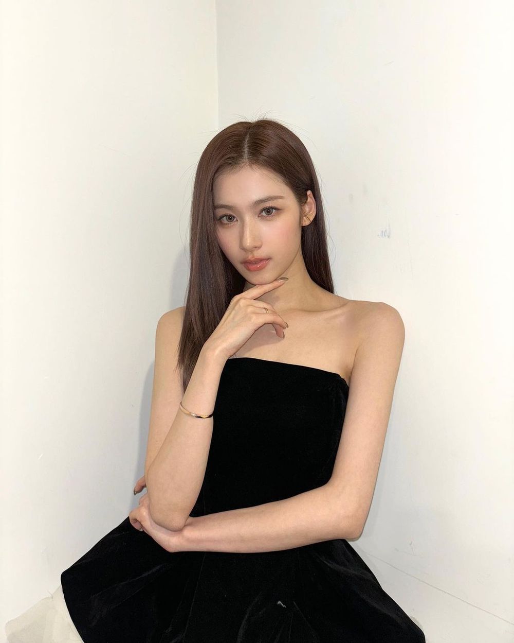 IG追蹤破1000萬韓團「日籍女愛豆」Sana超越小櫻花、Momo竟壓倒性勝利？！-3