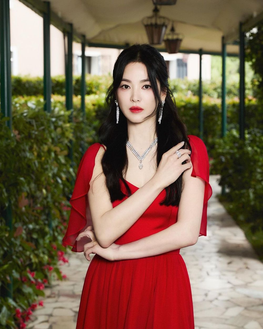 人間行走鑽石！7位拿下「精品珠寶代言」的韓國女星！宋慧喬、Mina根本天生好命臉！-11