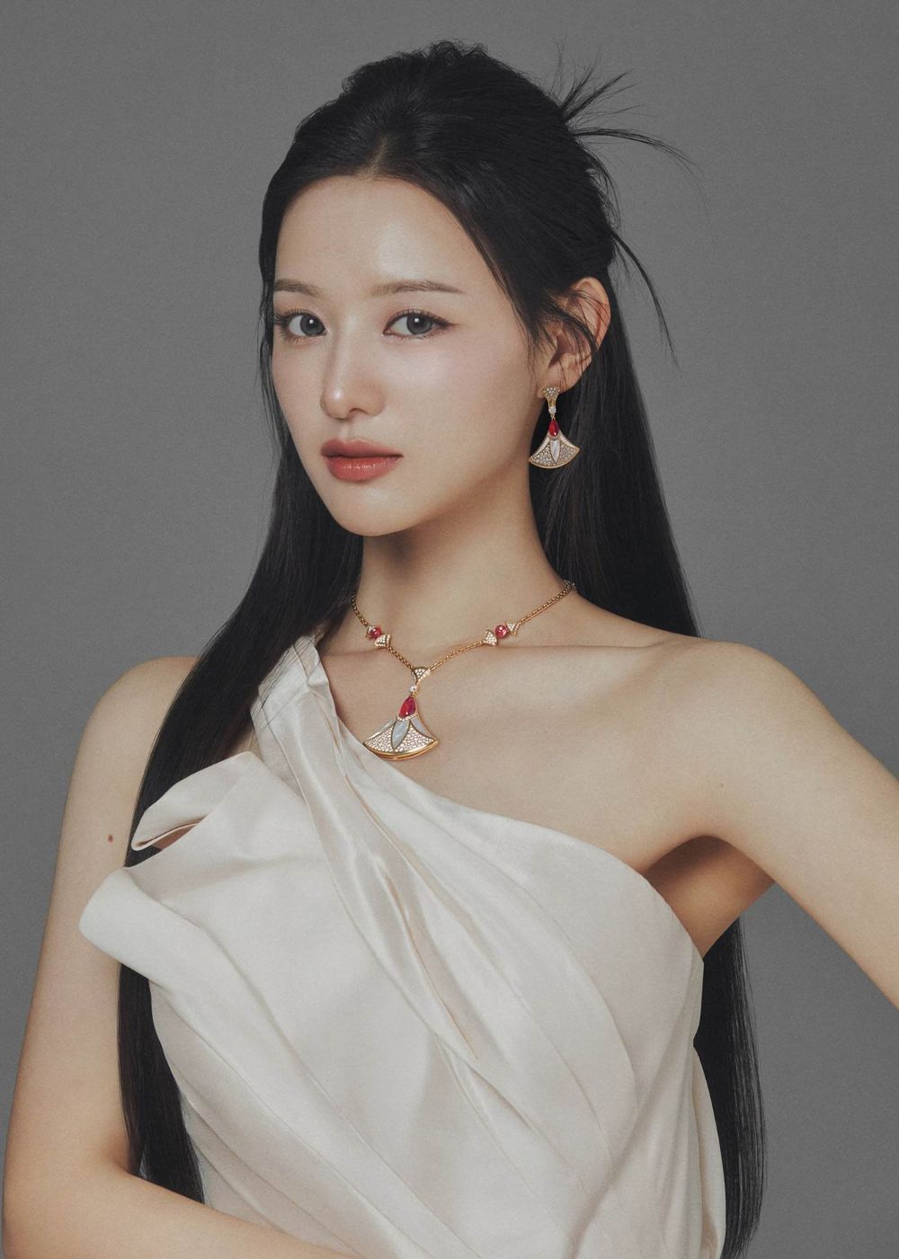 人間行走鑽石！7位拿下「精品珠寶代言」的韓國女星！宋慧喬、Mina根本天生好命臉！-16