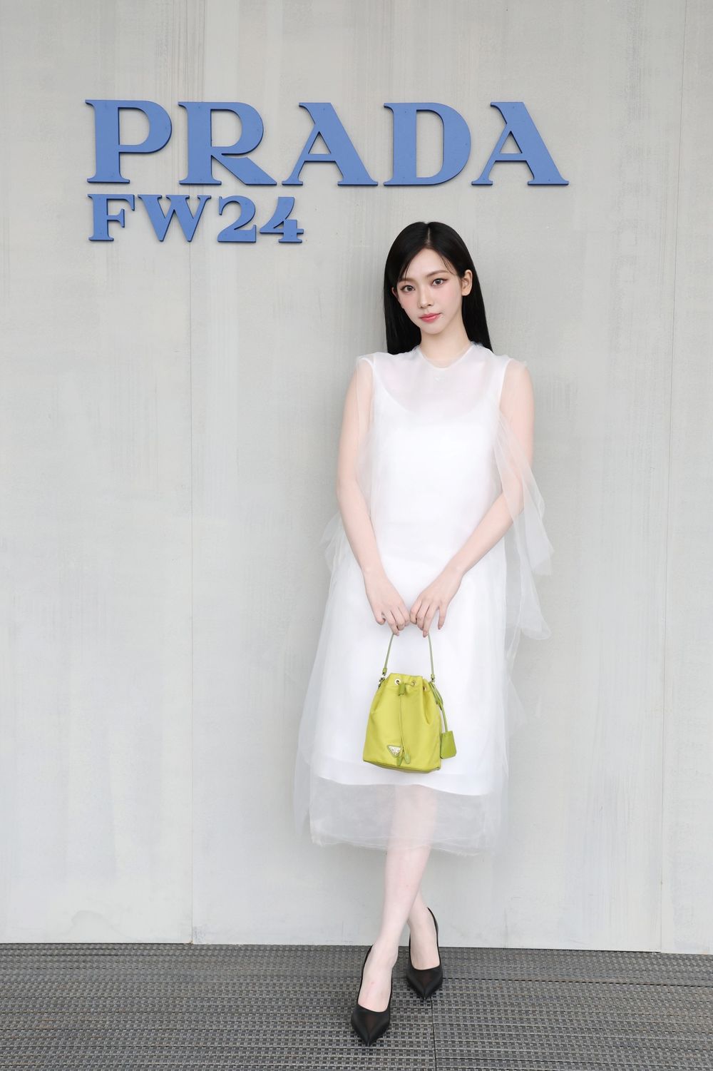 終於等到了！Karina確定拿下PRADA品牌大使！官宣形象照仙氣爆棚！-3