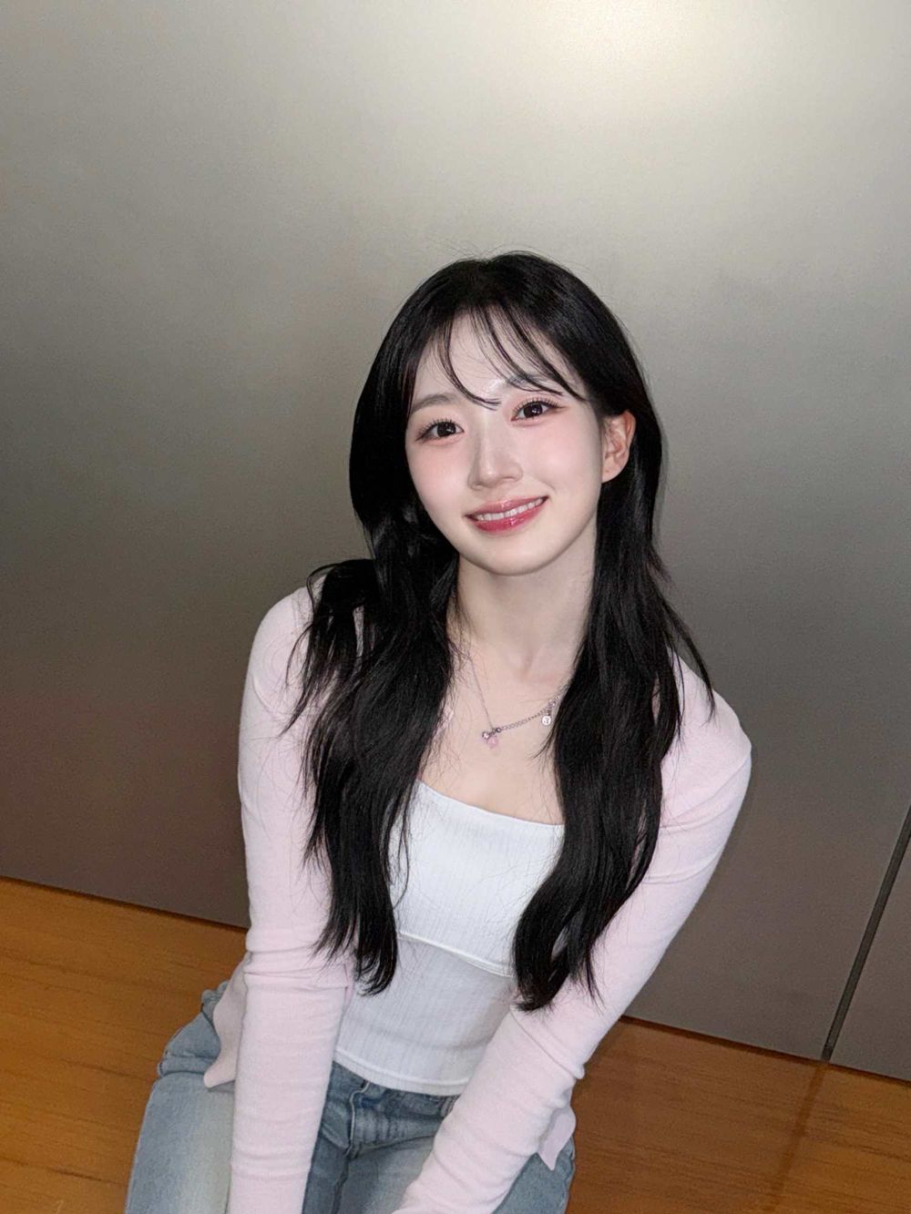 韓網熱議6位擁有「主播相」的女偶像！海嫄、安俞真都上榜，Minji穿正裝看起來超專業-2