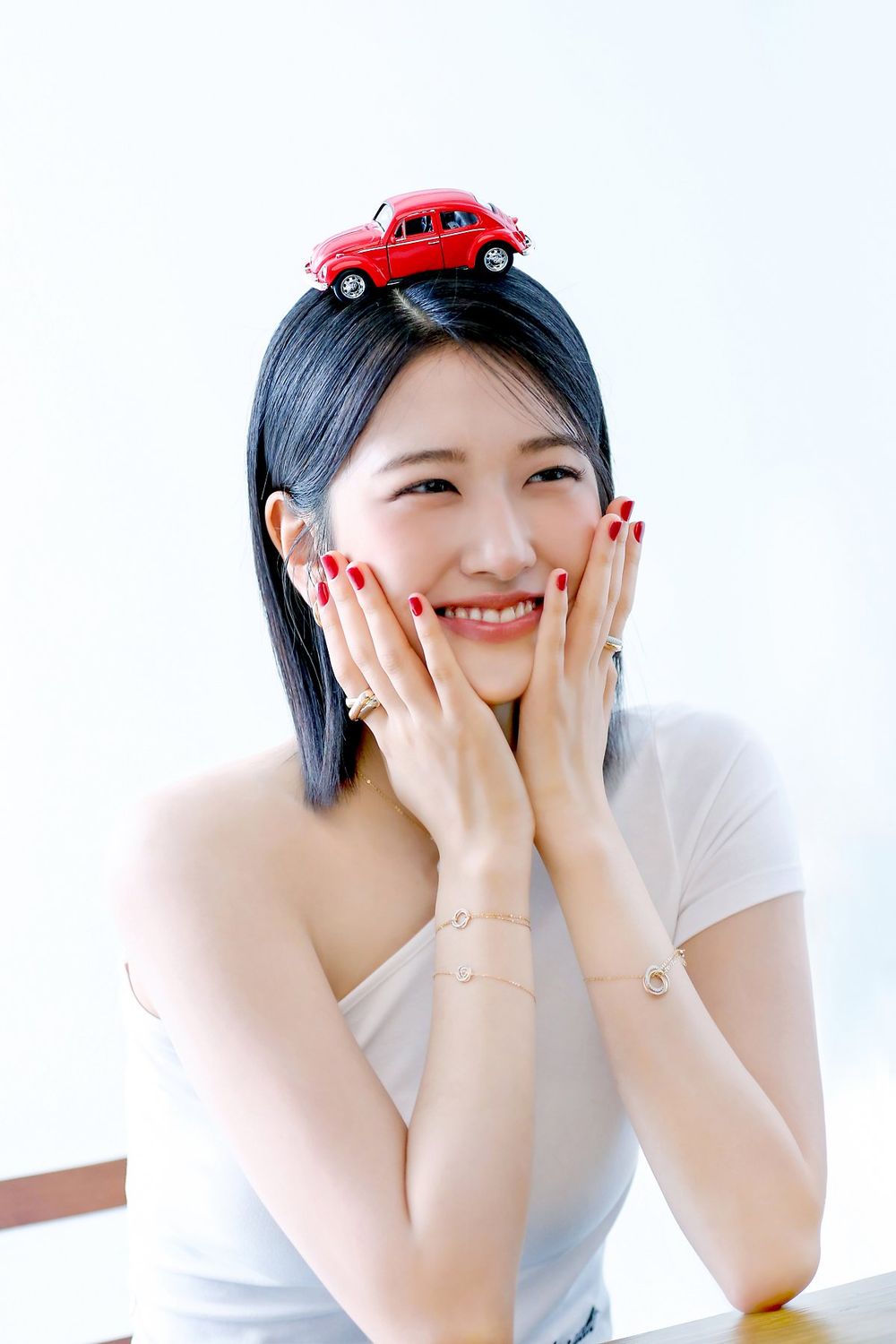 韓網熱議6位擁有「主播相」的女偶像！海嫄、安俞真都上榜，Minji穿正裝看起來超專業-9