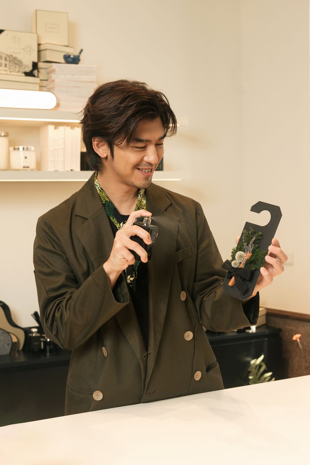 陳柏霖公開最愛揉香組合！Jo Malone London全新木質調巨作，清新檜木、沉穩雪松，一聞秒療癒紓壓！-12