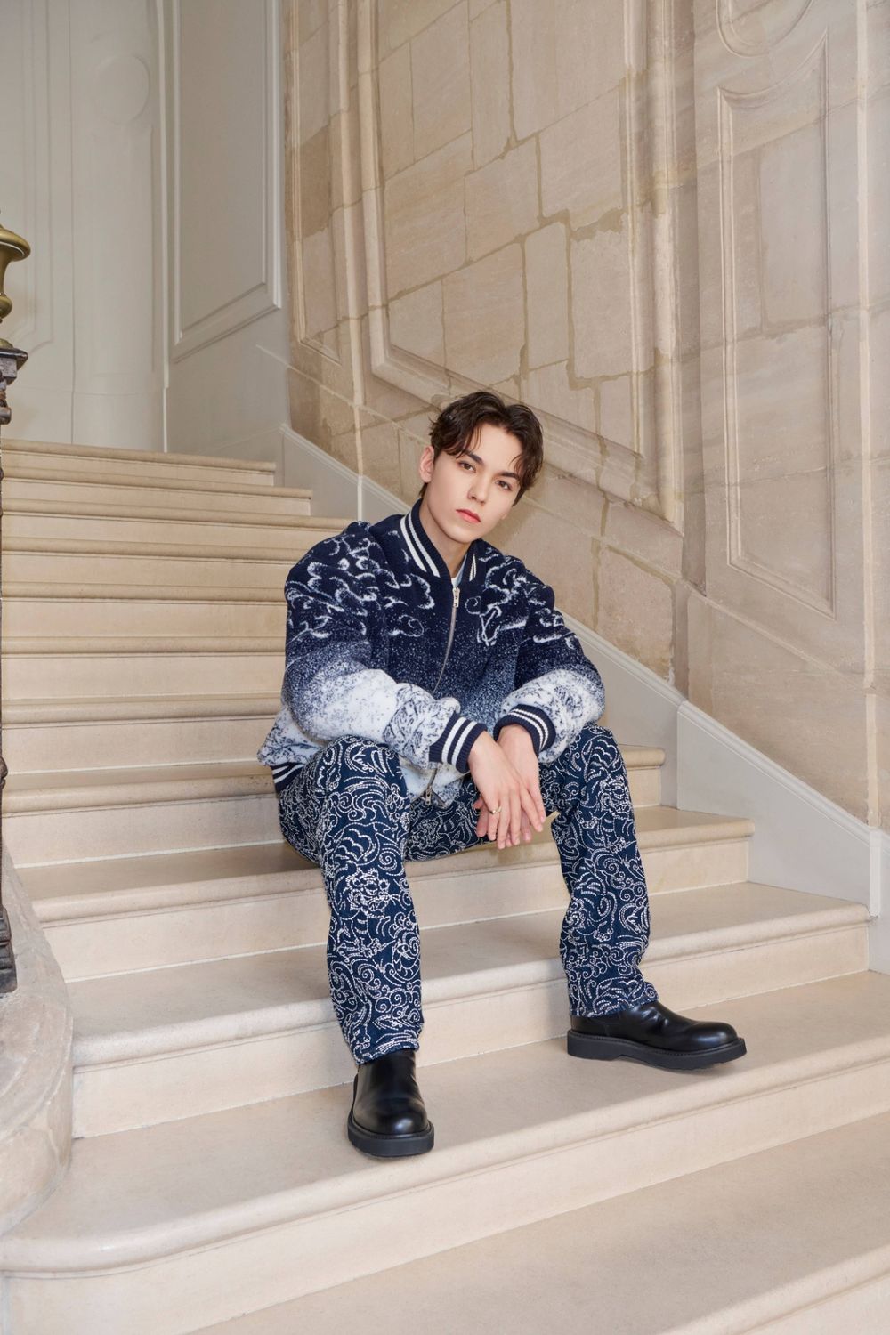 克拉的崔少爺來啦！Vernon拍KENZO畫報「混血帝王勾魂眼神」這張臉太優越！-7