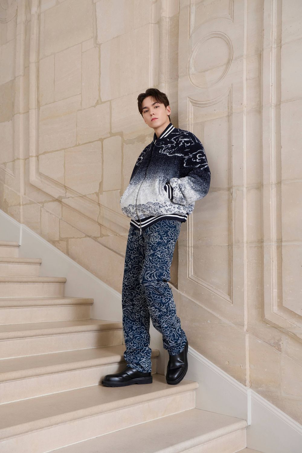 克拉的崔少爺來啦！Vernon拍KENZO畫報「混血帝王勾魂眼神」這張臉太優越！-5