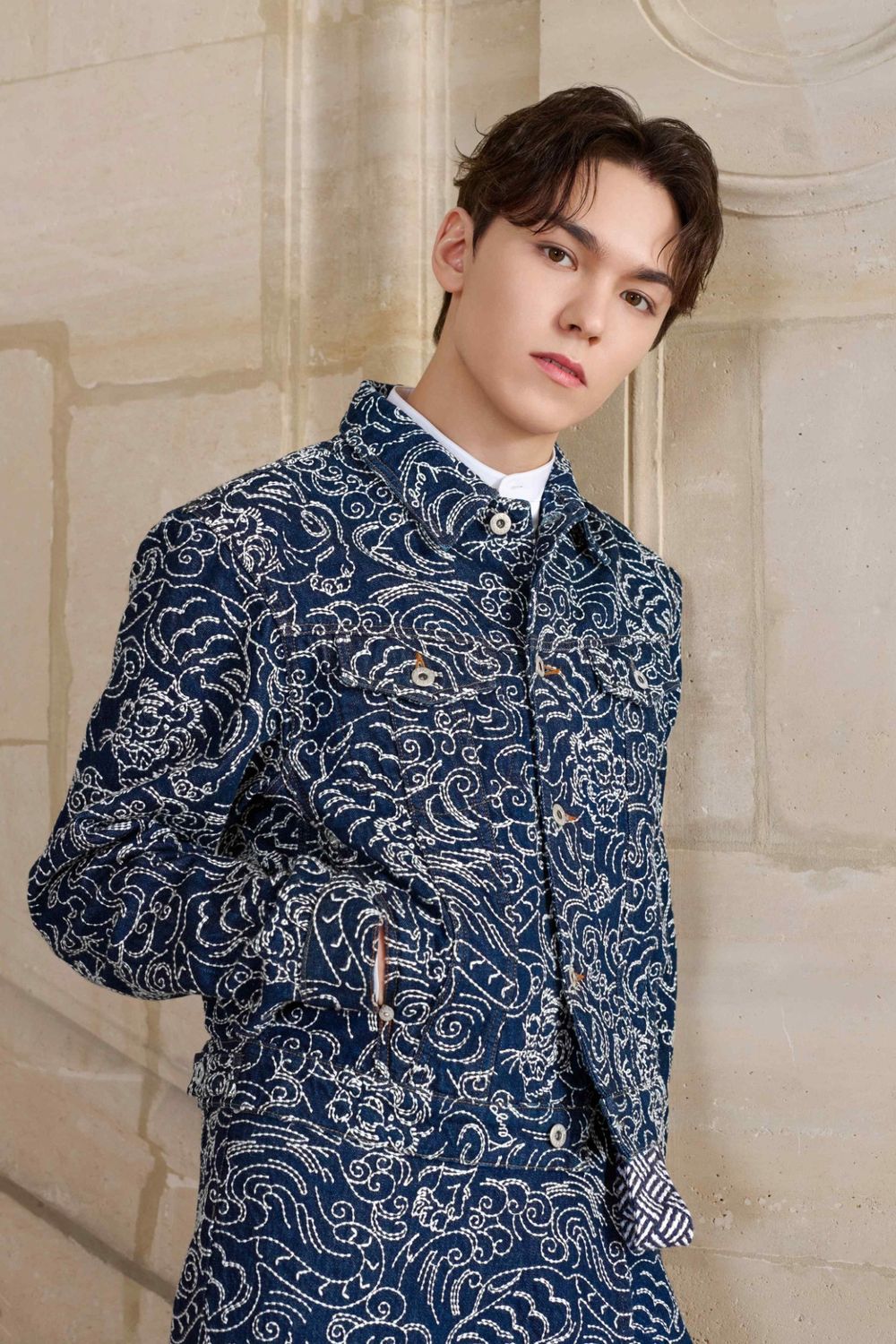 克拉的崔少爺來啦！Vernon拍KENZO畫報「混血帝王勾魂眼神」這張臉太優越！-4