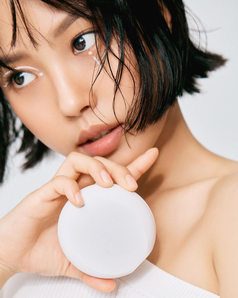 《無聲蛙鳴》高旻示演活瘋批美人！同款顯瘦髮型推薦，帶起短髮風潮，公主切瀏海這樣剪超顯臉小！-7