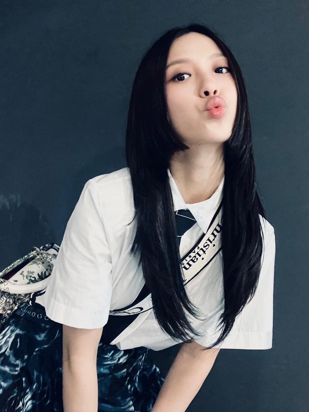 《無聲蛙鳴》高旻示演活瘋批美人！同款顯瘦髮型推薦，帶起短髮風潮，公主切瀏海這樣剪超顯臉小！-17
