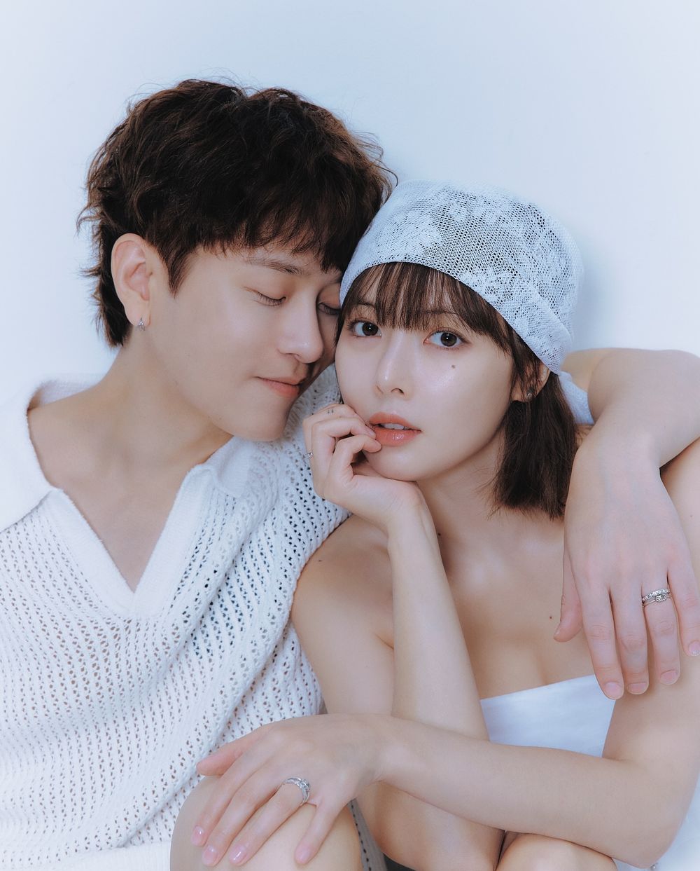泫雅、龍俊亨狂發22張婚紗照！性感小野馬「超火辣尺度」三套婚紗全網爆討論！-2