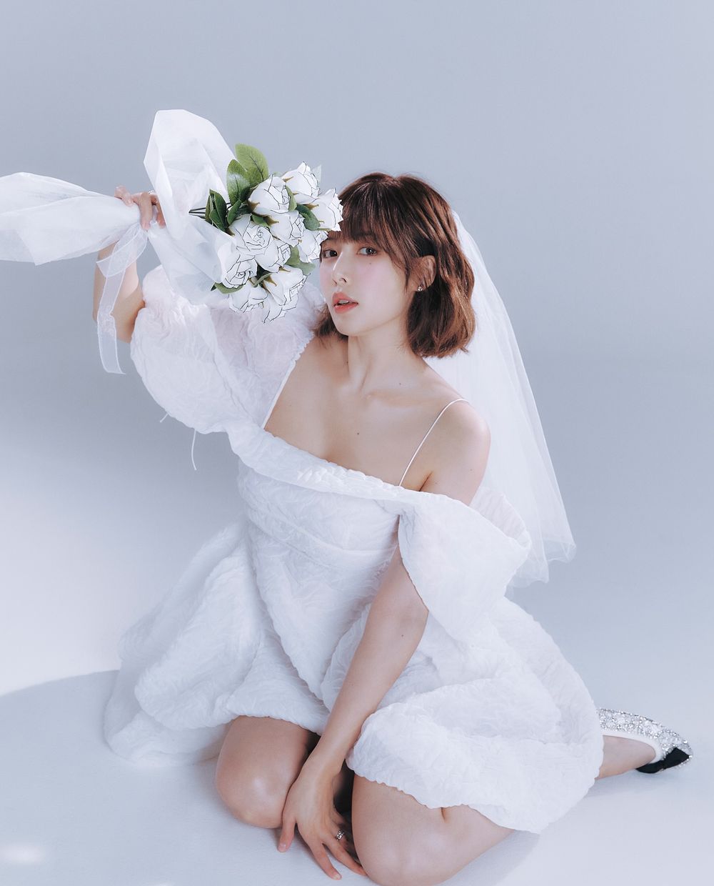 泫雅、龍俊亨狂發22張婚紗照！性感小野馬「超火辣尺度」三套婚紗全網爆討論！-7