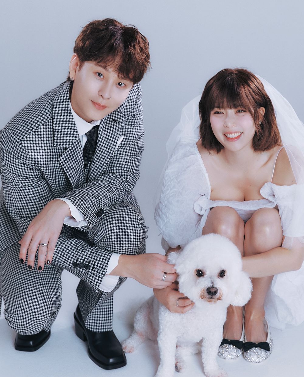 泫雅、龍俊亨狂發22張婚紗照！性感小野馬「超火辣尺度」三套婚紗全網爆討論！-5