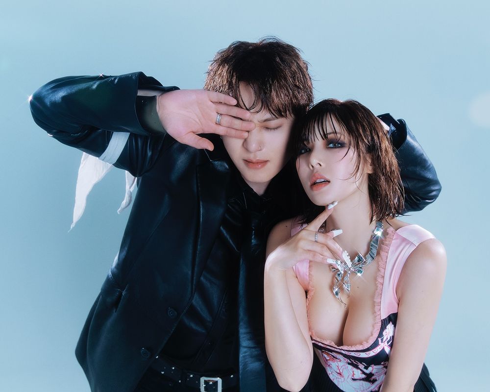 泫雅、龍俊亨狂發22張婚紗照！性感小野馬「超火辣尺度」三套婚紗全網爆討論！-9