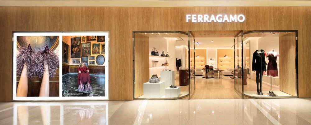 台中的朋友們快衝！Ferragamo超美新店開幕！夢幻玫瑰粉Hug包韓星都超愛！-13
