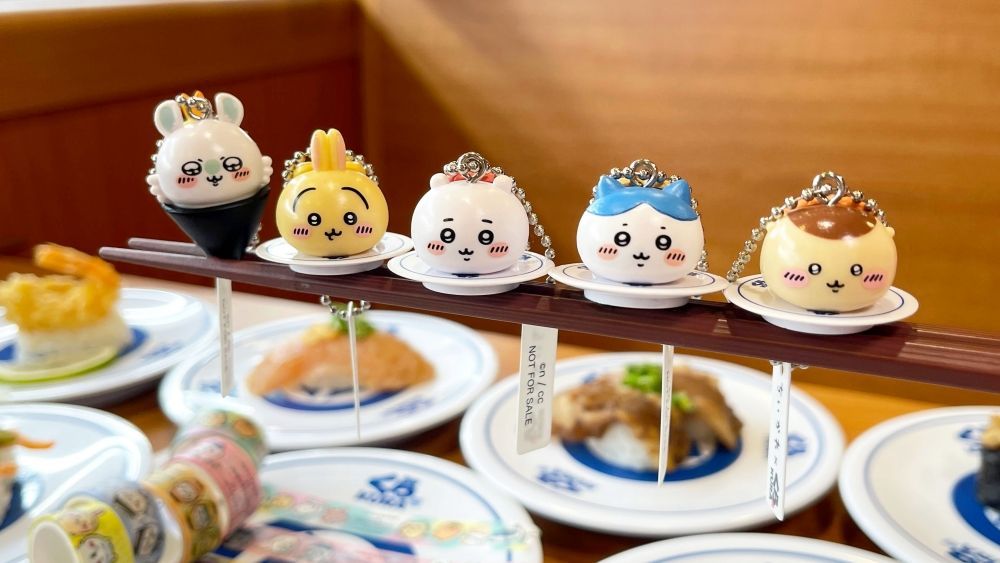 2024吉伊卡哇聯名周邊盤點！麥當勞5款貼紙欠收藏、藏壽司超Q「炸蝦小八貓」扭蛋夯到提前賣光！-4