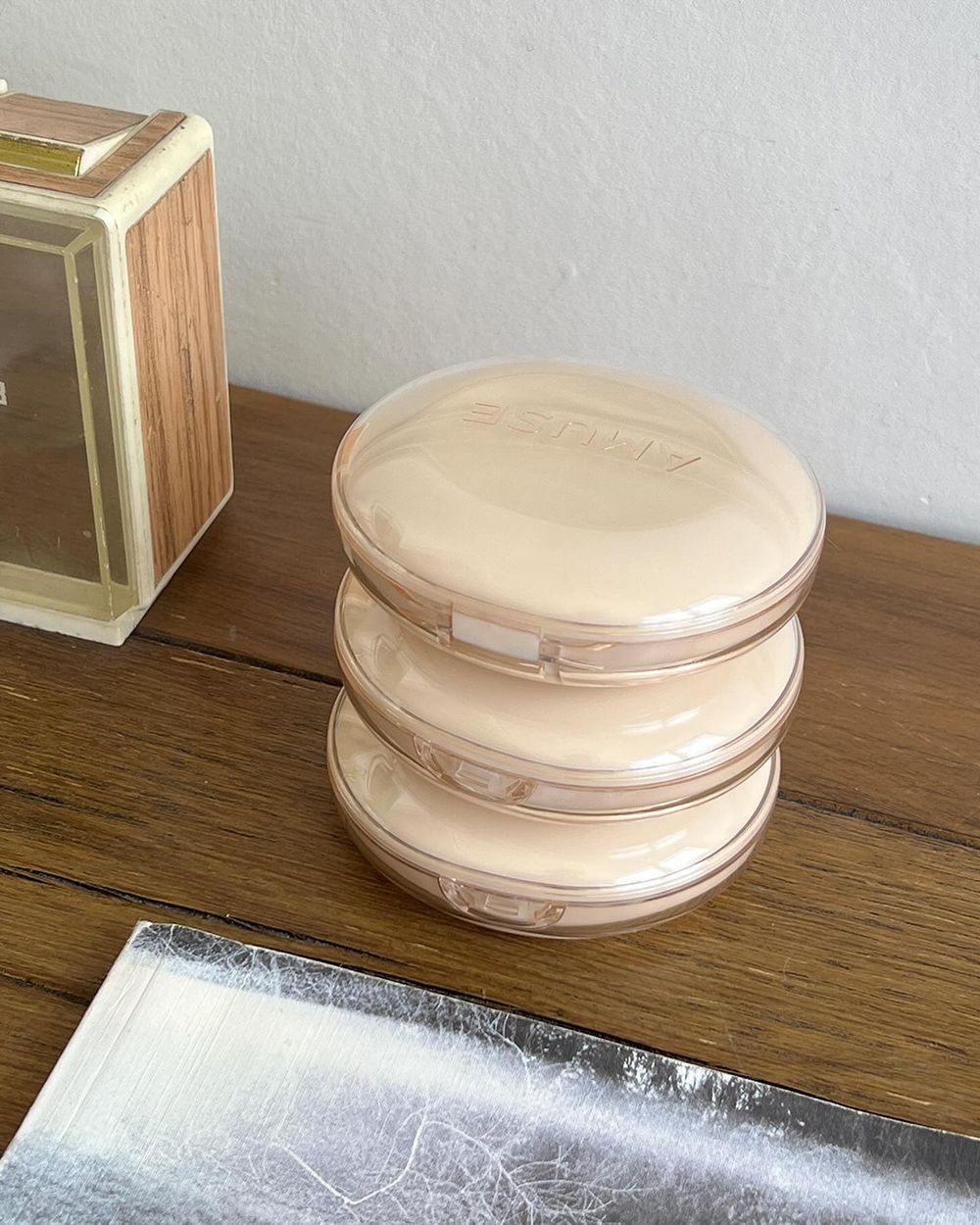 張員瑛認證最美水光肌！AMUSE果凍光澤氣墊粉餅全新升級，一抹保濕、平滑又亮白，挑戰史上最強防護型養膚底妝！-6