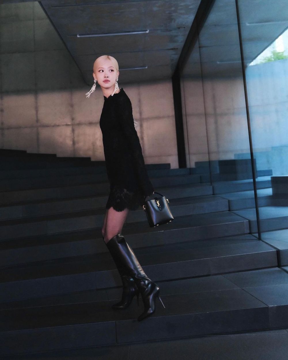 新一代YSL男女帝誕生！Rosé、車銀優合體「雕刻級」側顏，聖羅蘭真的太會挑！-5