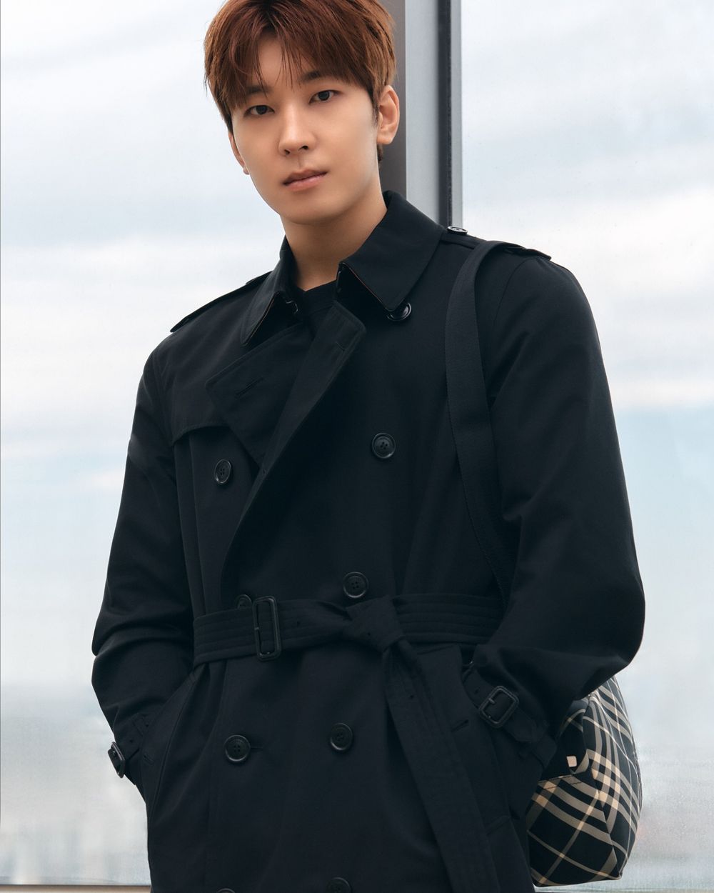 克拉的老公來了！SVT全圓佑IG狂更新Burberry「菁英上班族」穿搭太誘人！-2