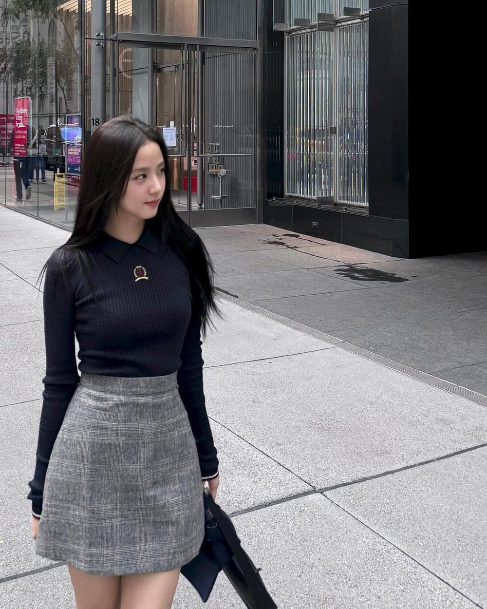Tommy時裝周小隊太狂！紐約街頭捕捉野生Jisoo、Felix、李旻浩！龍馥小貓歪頭心臟爆擊！-4