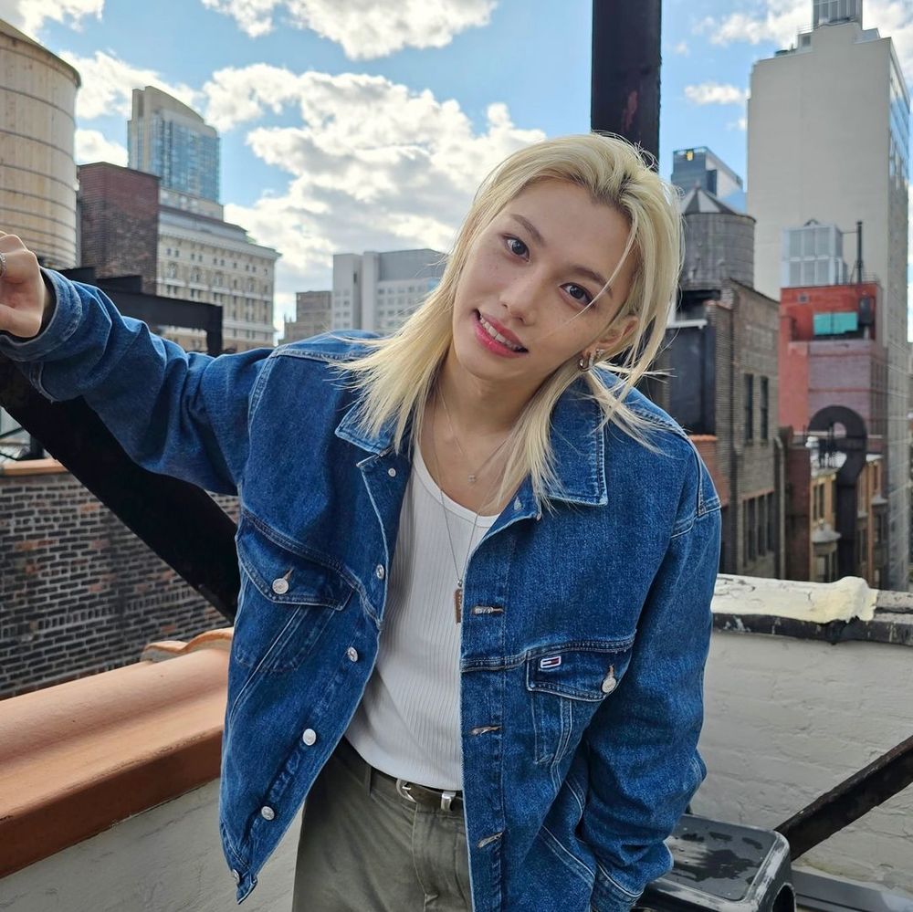 Tommy時裝周小隊太狂！紐約街頭捕捉野生Jisoo、Felix、李旻浩！龍馥小貓歪頭心臟爆擊！-7
