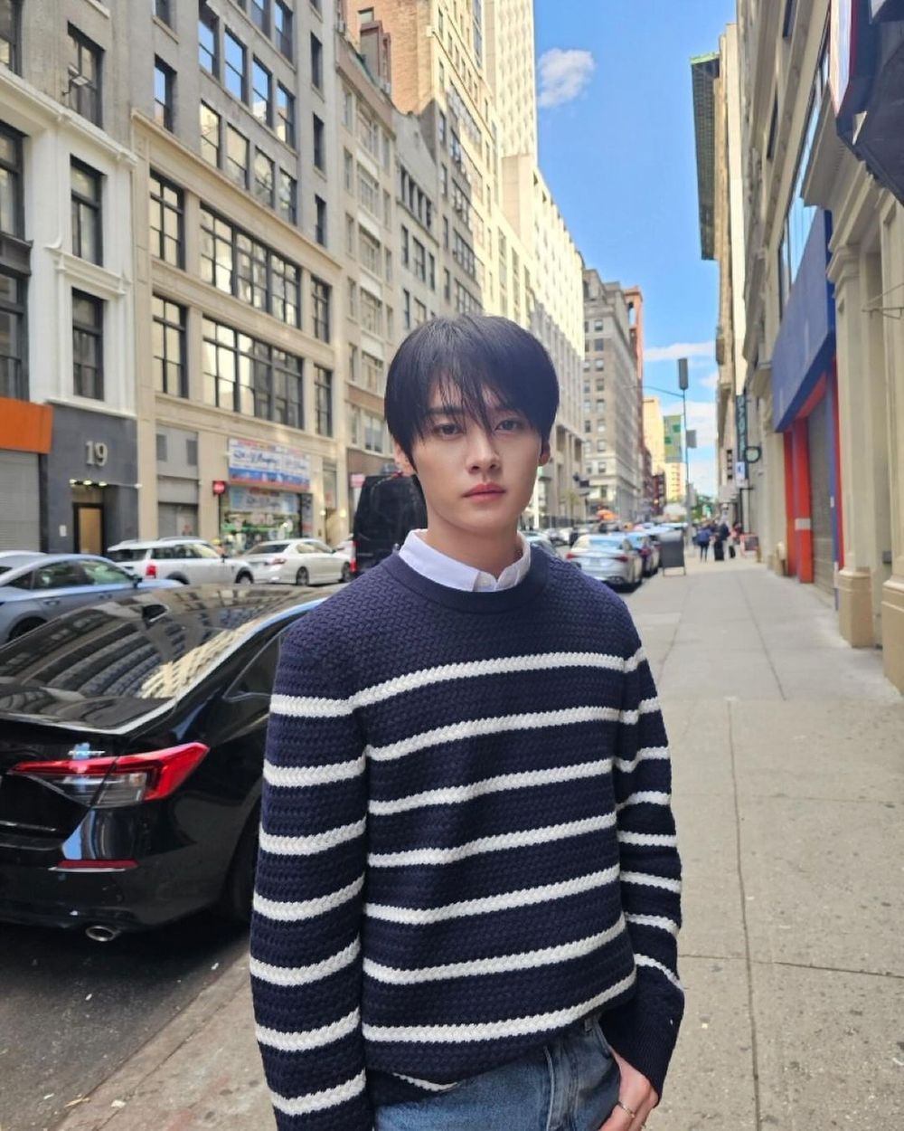 Tommy時裝周小隊太狂！紐約街頭捕捉野生Jisoo、Felix、李旻浩！龍馥小貓歪頭心臟爆擊！-10