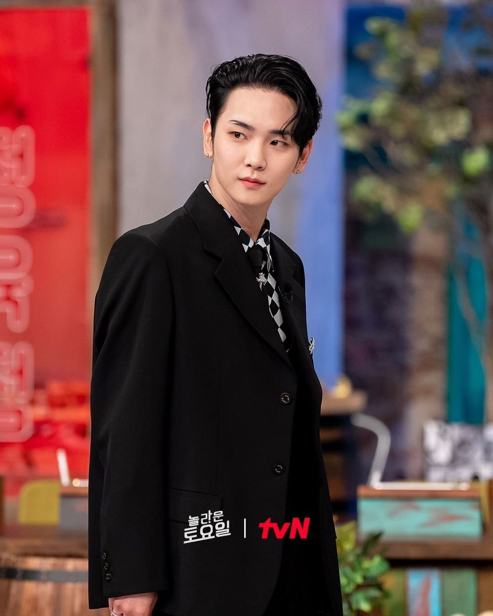 韓網公認7位超會跳女團舞的男偶像！然竣、彰彬反差感十足，DK完美翻跳BP神曲，這兩位二代團成員太會放電！-7