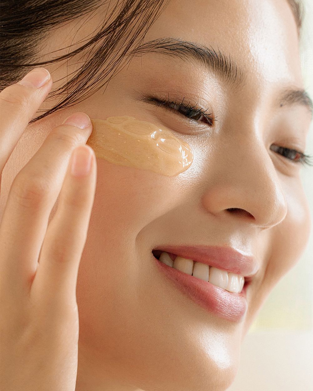 熬夜黨必備！韓妞愛用「亮白系」美妝推薦，去蠟黃晚安面膜、高濃度美白精華，整晚沒睡也能擁有透亮細膩膚質！-10