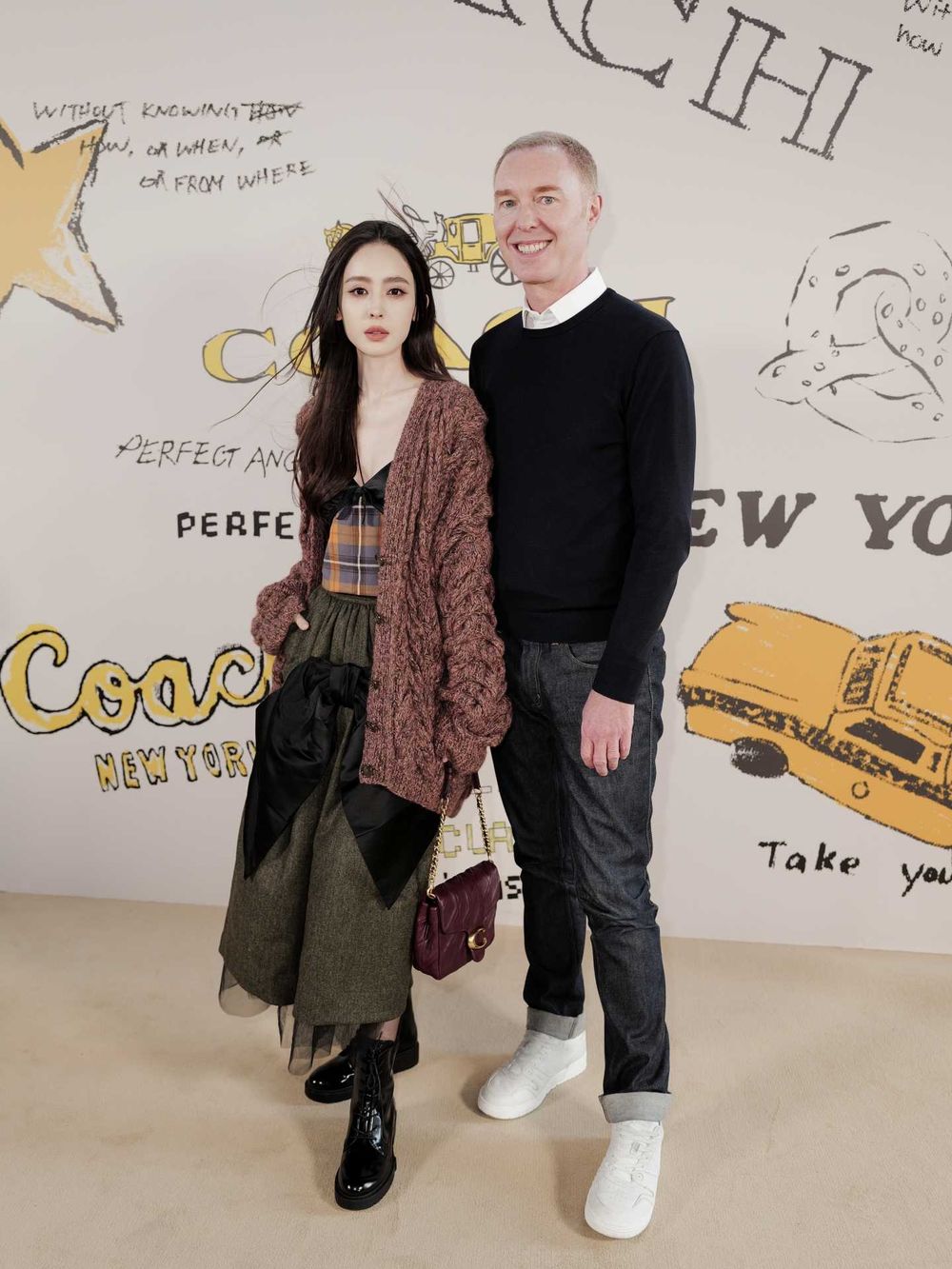 COACH大秀頭排名單太狂！李泳知「穿迷你裙」筆直大長腿難得性感、古力娜扎也來了！-6