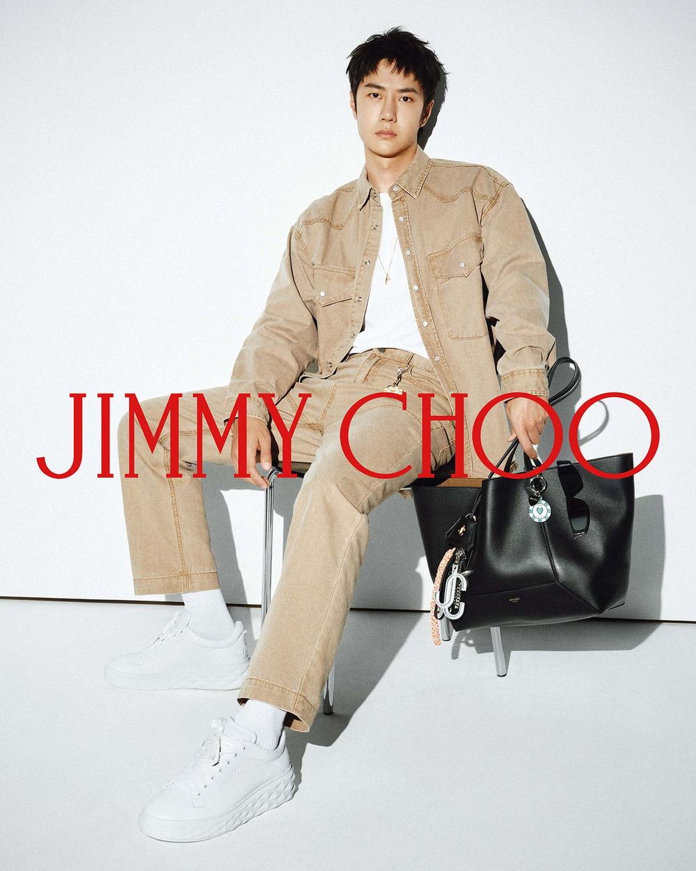太適合了！王一博再接JIMMY CHOO全球代言！奢牌「時尚帝王」身價狂炸！-3