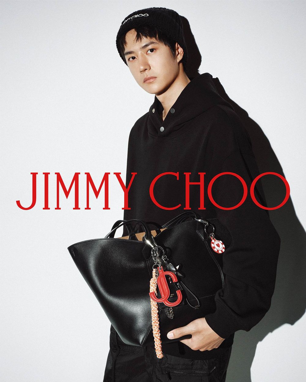 太適合了！王一博再接JIMMY CHOO全球代言！奢牌「時尚帝王」身價狂炸！-8