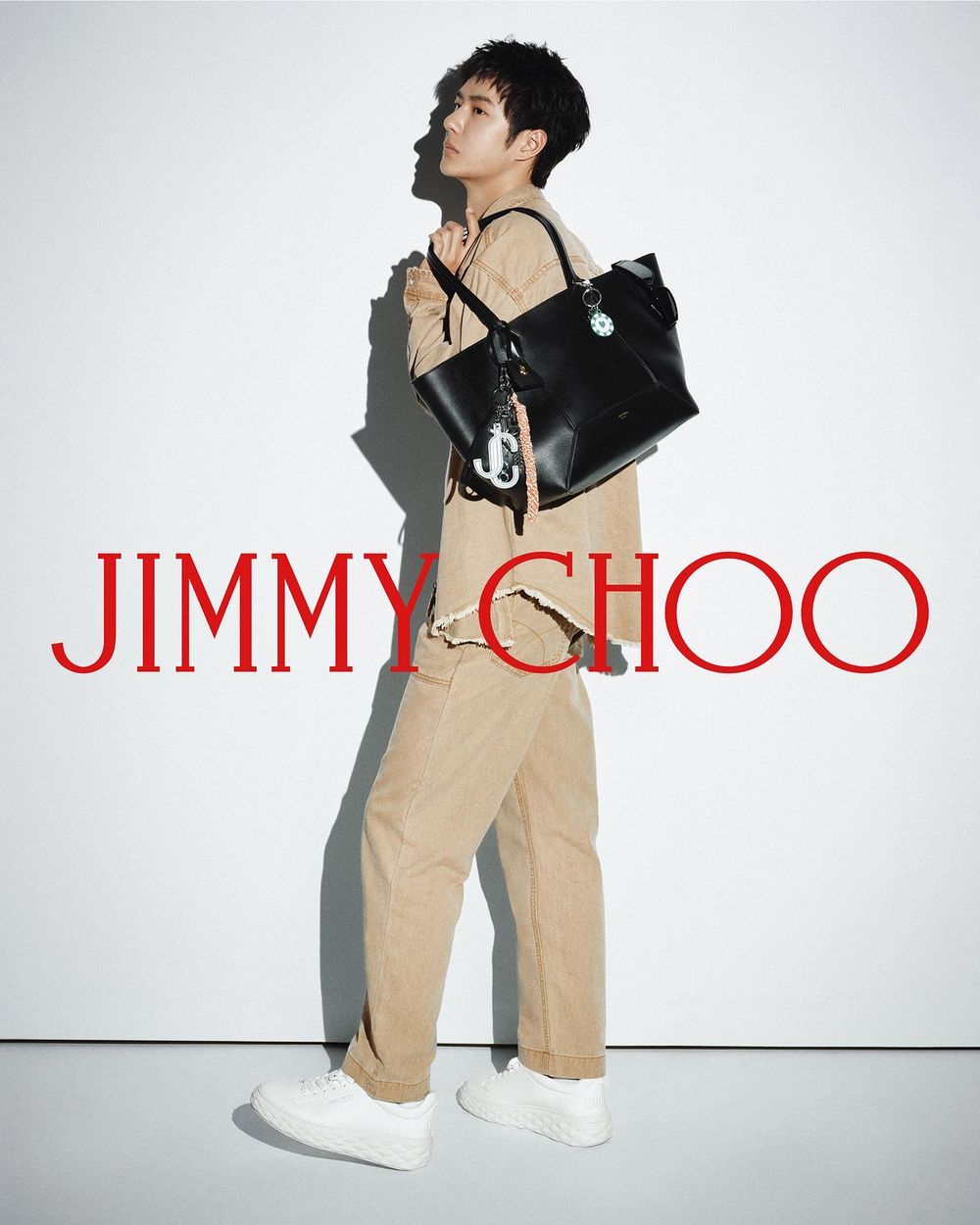 太適合了！王一博再接JIMMY CHOO全球代言！奢牌「時尚帝王」身價狂炸！-4