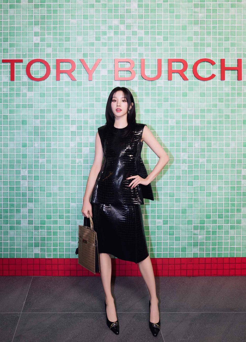雨琦美到不像真的！Tory Burch看秀「神顏側拍照」曝光！G社殘酷圖下還是漂亮！-3
