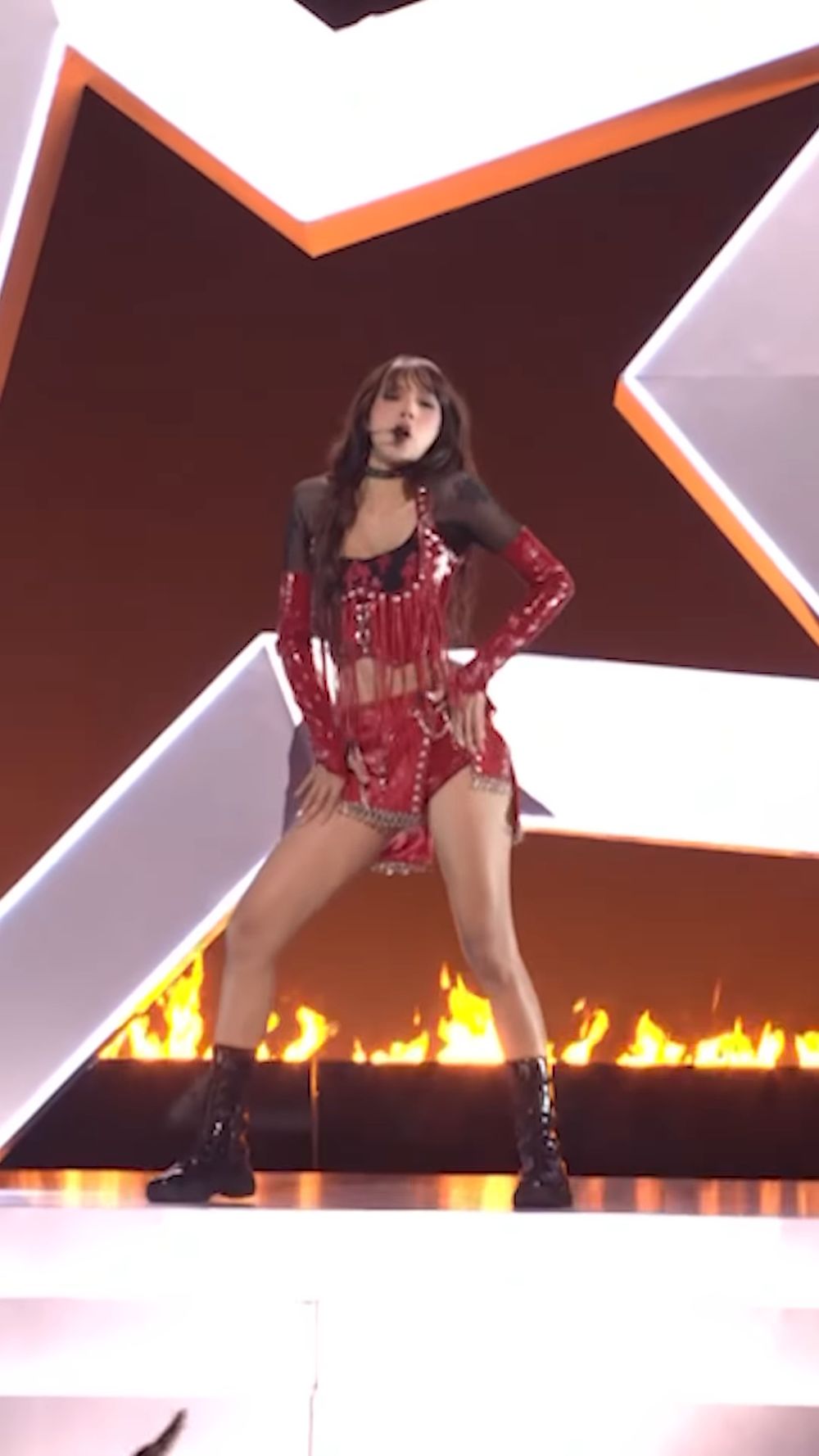 芭比Lisa確定來台開唱！VMAs音樂錄影帶大獎造型回顧、Mugler水蛇腰戰袍太逆天！-5