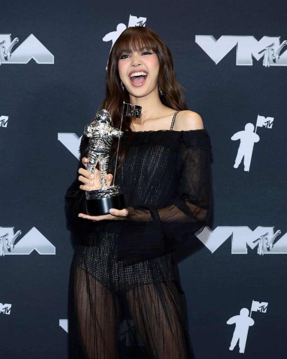 BLACKPINK Lisa VMA入圍4獎項抱走最佳KPOP大獎！超辣「舞台女王」現場表演嗨翻全場！-7