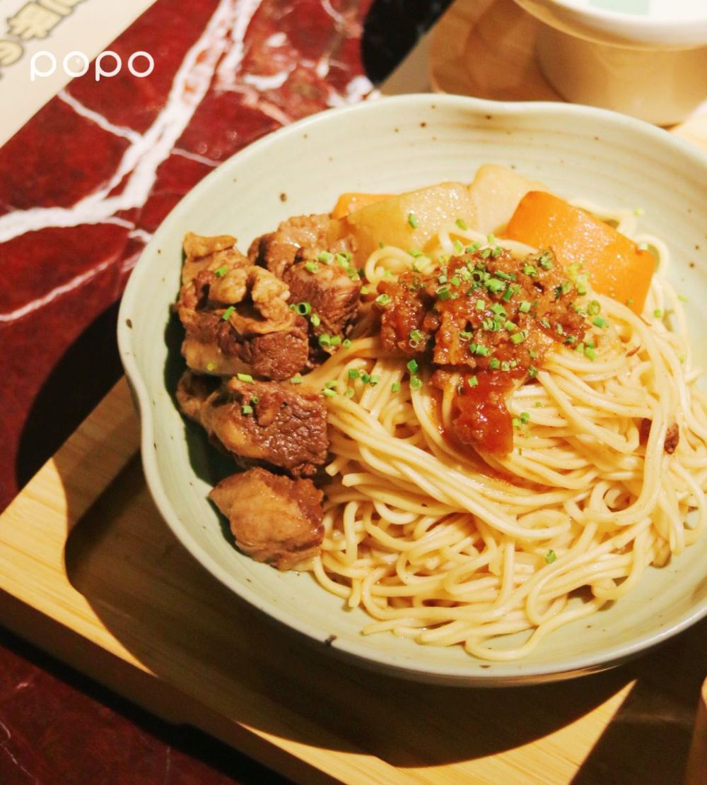 台北最美火車餐廳輪輪1976推異國風「午午餐」！打拋雞飯、炸豬排飯搭鮭魚握壽司超爆療癒！-16