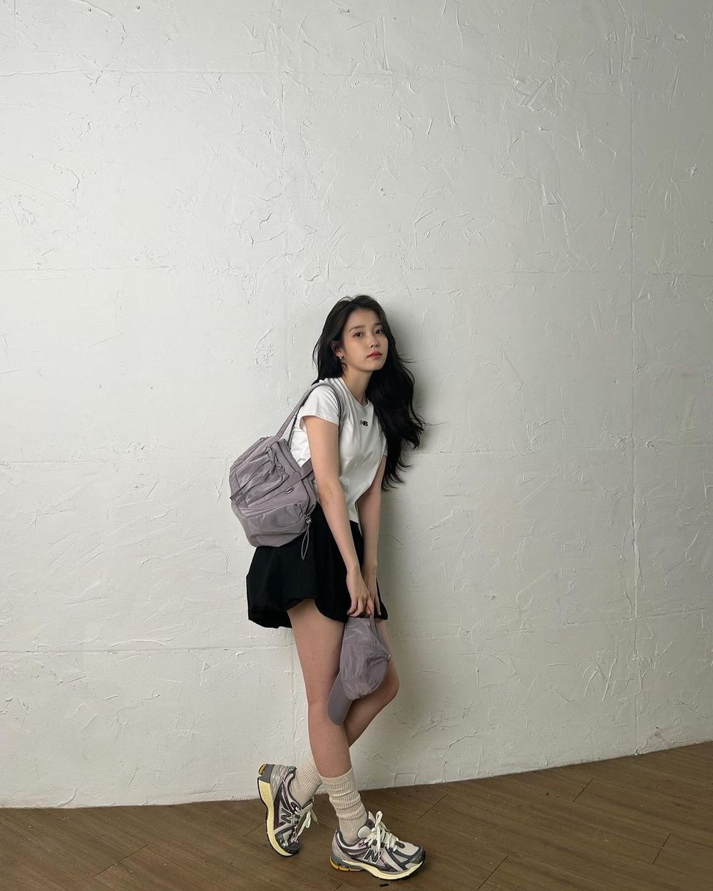盤點最會「穿球鞋」女愛豆Top6！雨琦、Rosé這樣穿保證細腿，小隻女必學IU增高法！-11