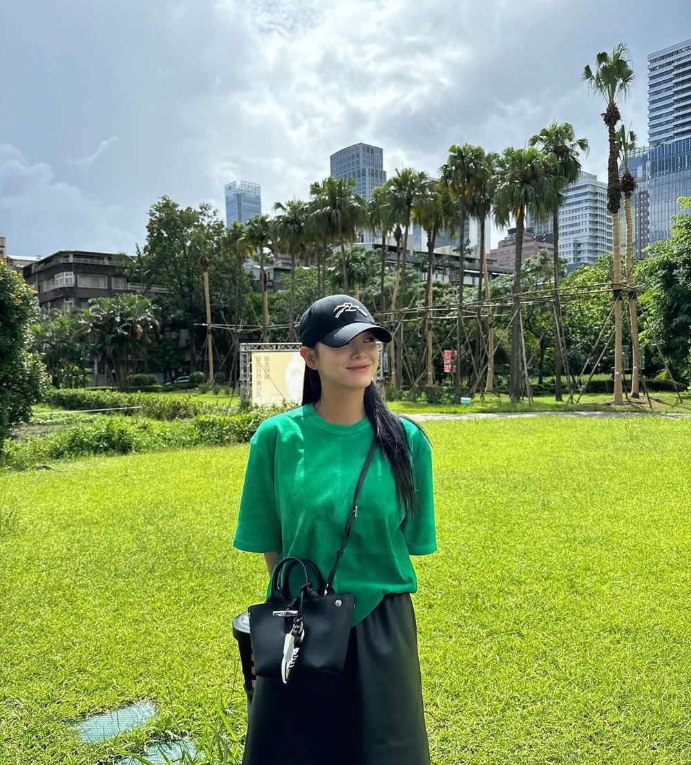 金世正超愛台灣！來台狂發3篇文、一套穿搭都沒漏掉！難怪Longchamp這麼寵她！-10