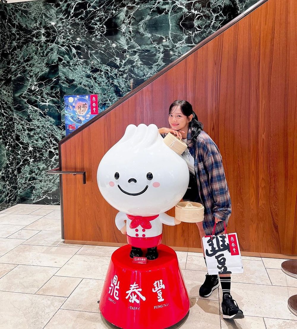 金世正超愛台灣！來台狂發3篇文、一套穿搭都沒漏掉！難怪Longchamp這麼寵她！-13