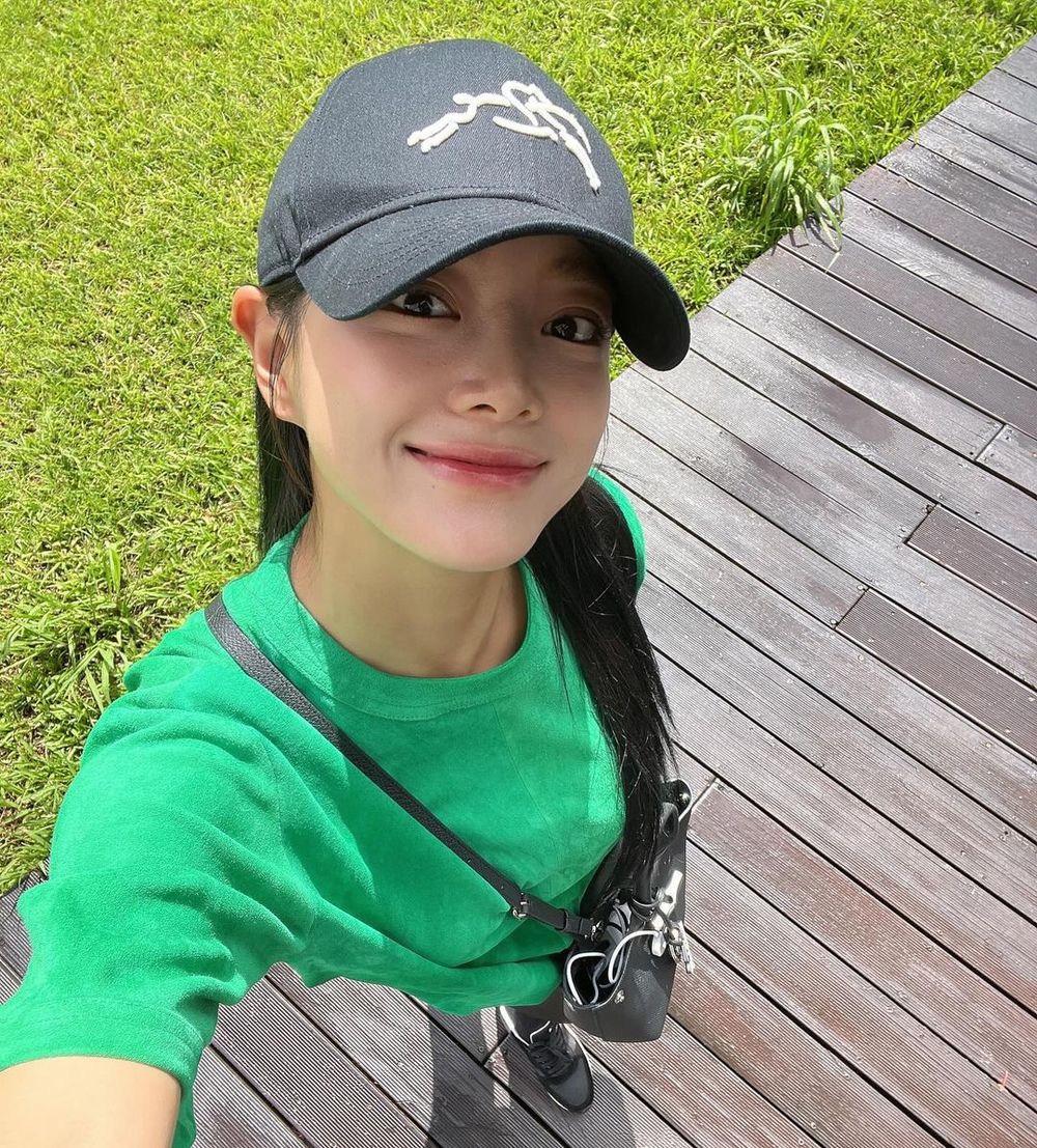 金世正超愛台灣！來台狂發3篇文、一套穿搭都沒漏掉！難怪Longchamp這麼寵她！-8
