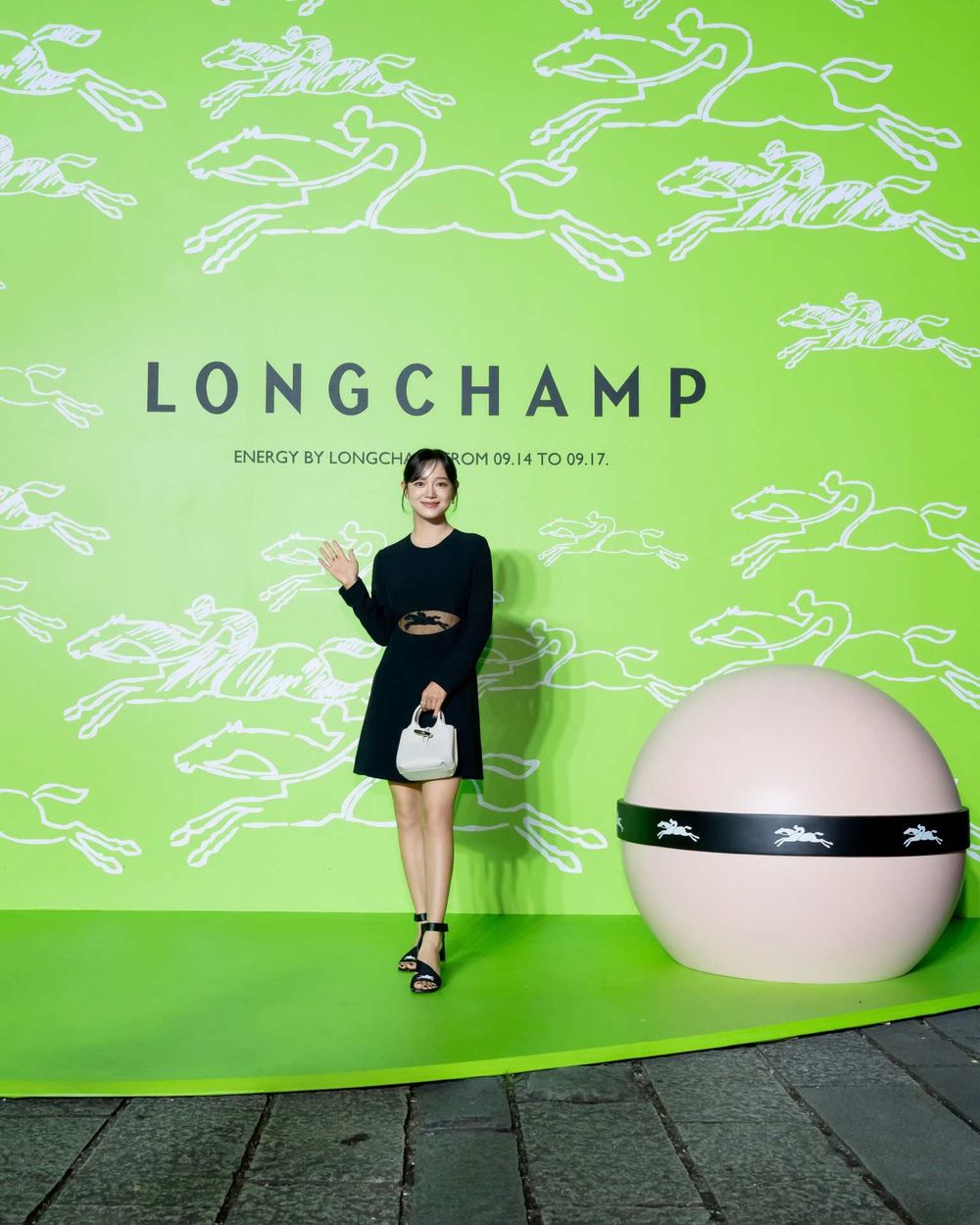 金世正來台「連換4套」Longchamp超有誠意！《社內相親》千金風、身材好到誇張！-4