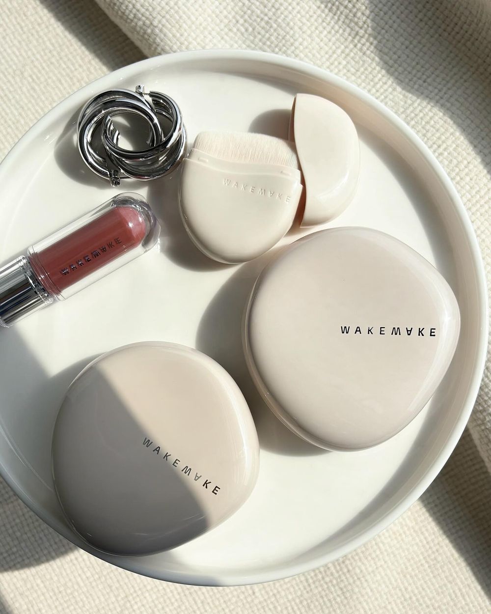 薇娟臉發光秘密？WAKEMAKE號稱下半年最強彩妝新品，韓國上市即賣空！-14
