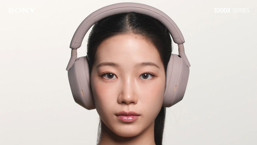 LE SSERAFIM認真營業中！五人現身Sony降噪耳機「玫瑰灰」新色廣告美翻天、看完想馬上換耳機！-10