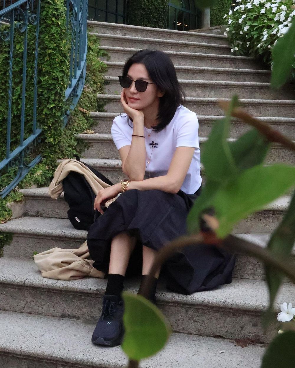 宋慧喬「私人旅遊照」也美到像仙女！IG狂曬NB這雙球鞋、腿看起來又細又直！-8