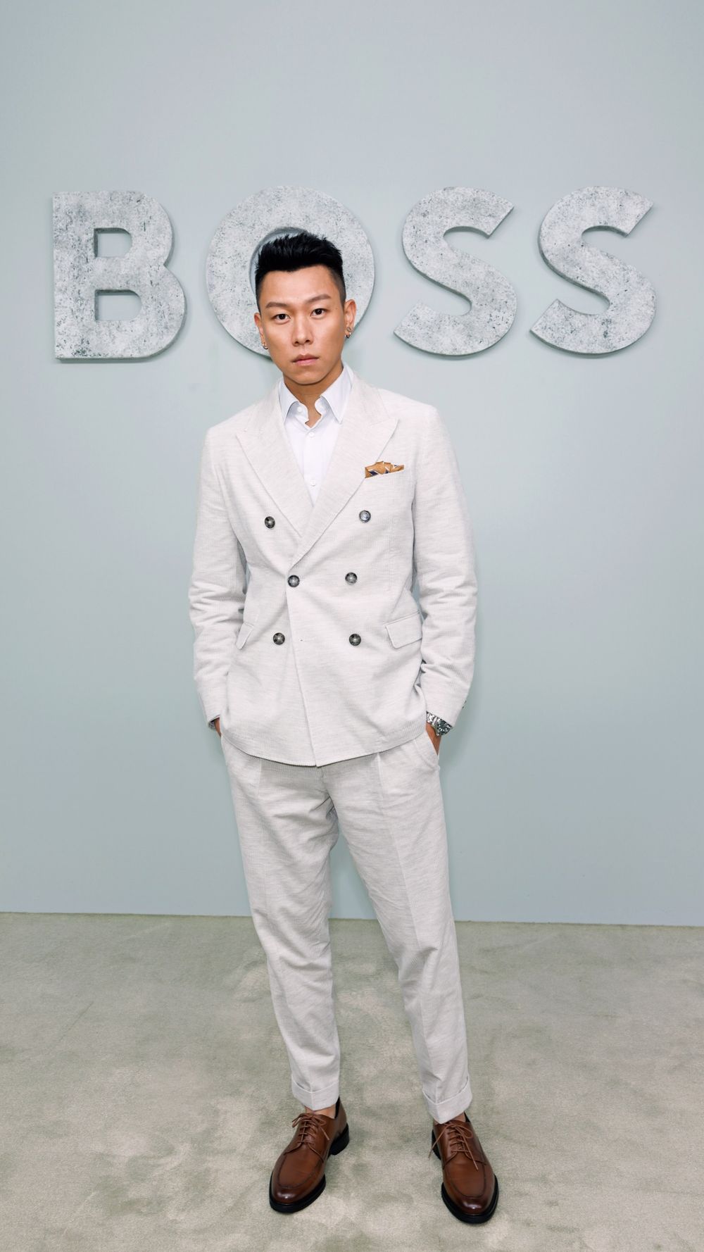瘦子勇闖BOSS米蘭時裝周！帥度一點不輸貝克漢、《艾蜜莉在巴黎》的他也來了！-1