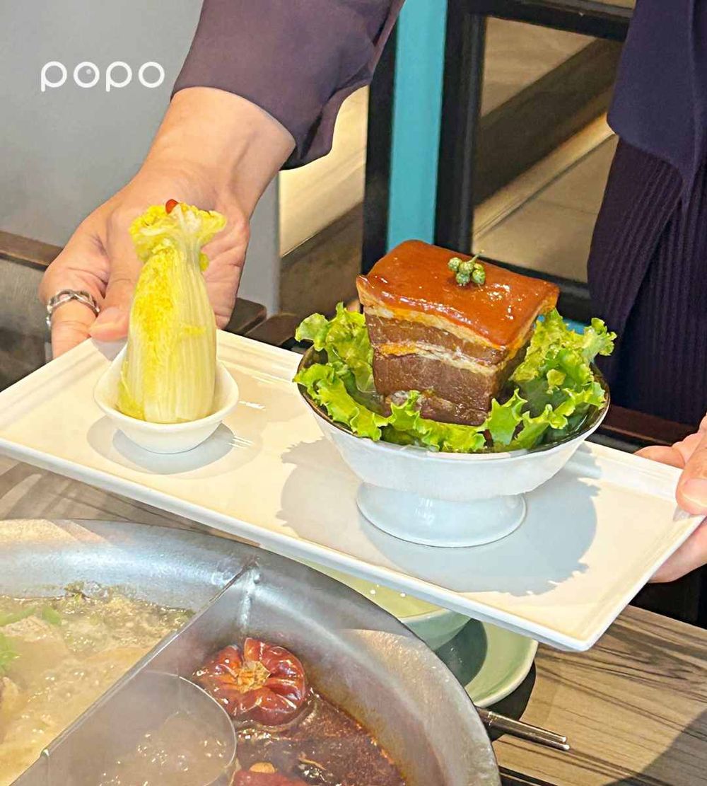 青花驕跟故宮聯名了！「翠玉白菜、肉形石」化身國寶級火鍋配料、還有超Q《清明上河圖》圍兜兜！-2