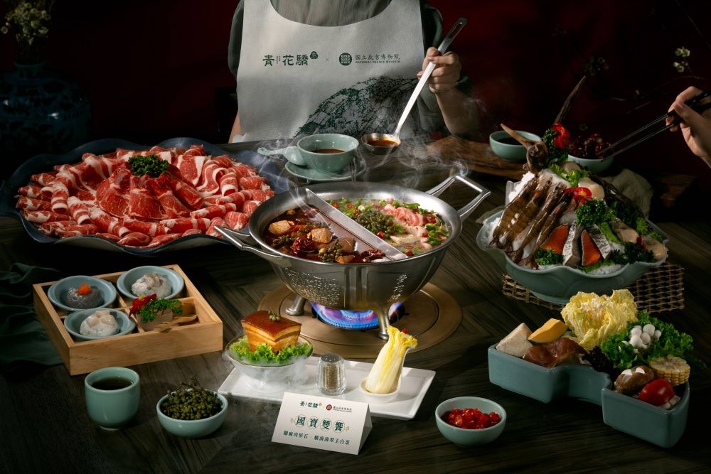 青花驕跟故宮聯名了！「翠玉白菜、肉形石」化身國寶級火鍋配料、還有超Q《清明上河圖》圍兜兜！-8