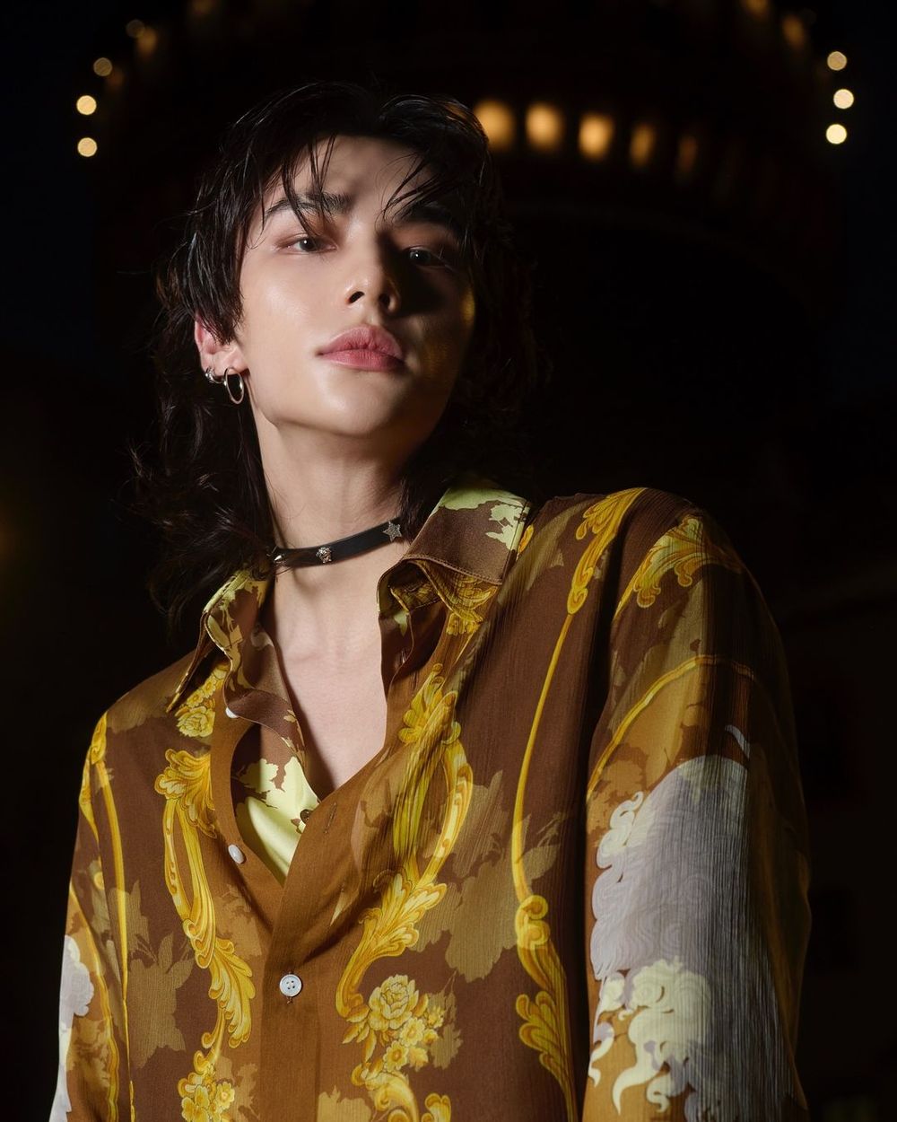 Versace小王子SKZ鉉辰「紙醉金迷風」性感看秀、連凡賽斯女王都被他迷倒！-1