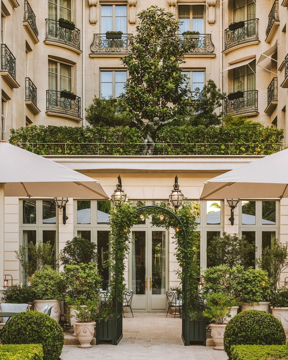 Rosé每次巴黎看秀都住這裡！豪華酒店之父打造「宮殿式旅館」一晚16萬大家搶著訂？！-1