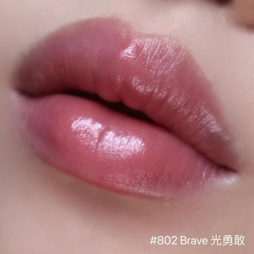 LE SSERAFIM允眞同款！M·A·C全新緞光大巨彈唇膏，一抹奢潤、顯色，還能唇頰兩用！-10