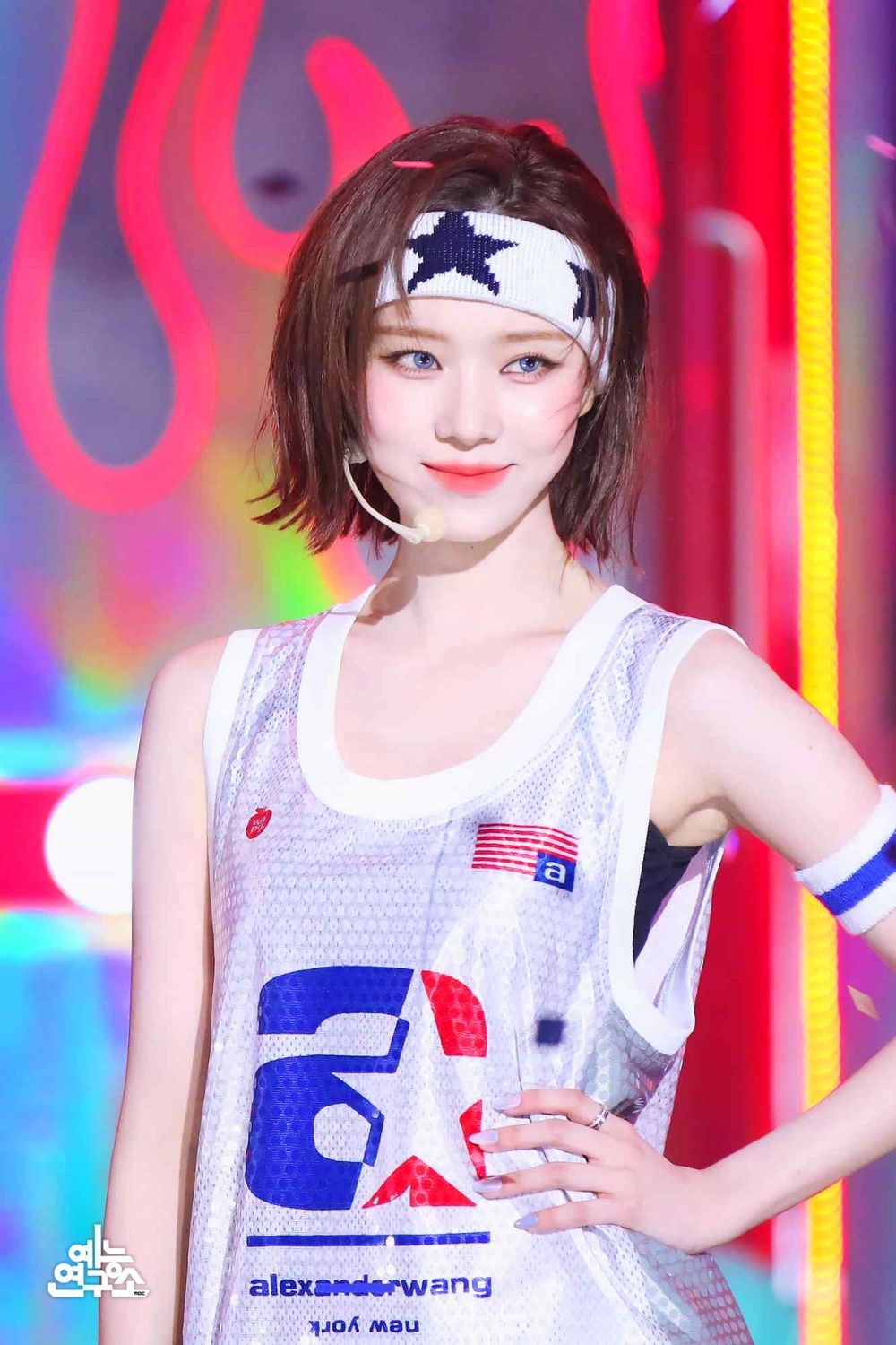 韓網公認最適合髮帶造型的KPOP女偶像！Winter帥氣學姐封神，玟池、安俞真甜酷風格兼具！-3