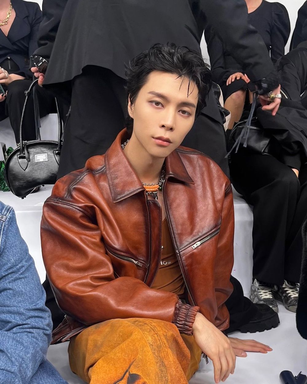 NCT Johnny野性冷臉風降臨Acne Studios大秀！188公分大長腿螢幕塞不下！-2